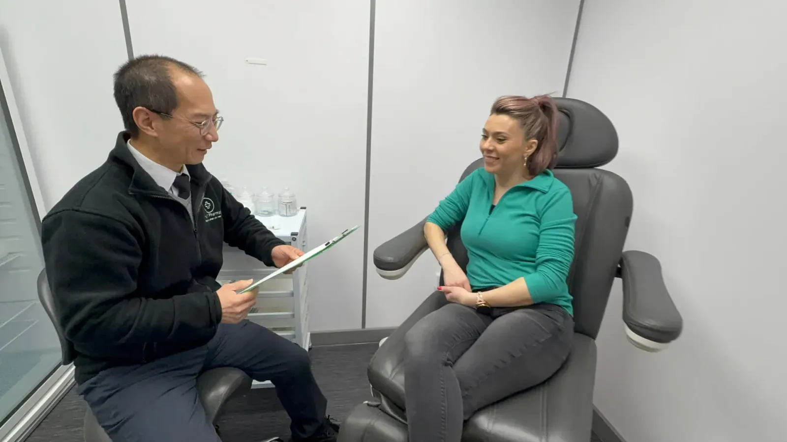 A Medix pharmacist talking a patient through their assessment in the consultation room